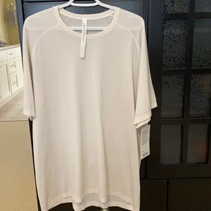NWT Lululemon Mens lightweight top